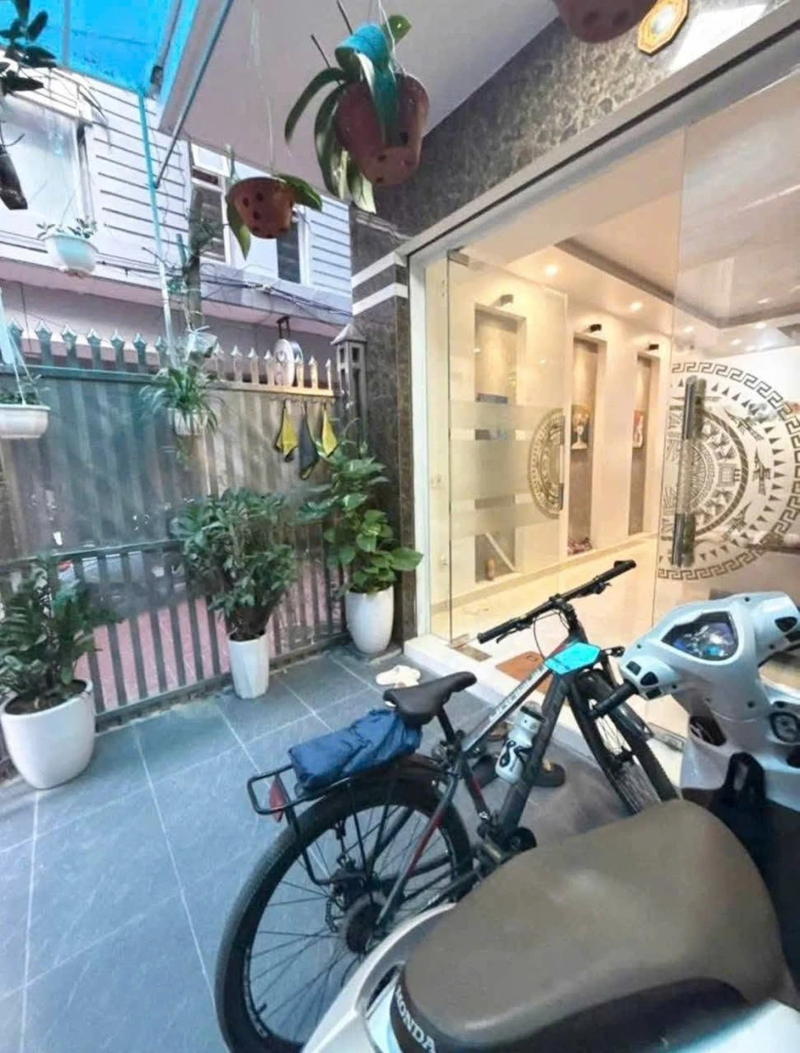 Bán nhà phố 60m² 4 tầng sân cổng phố Trung Hành - Ảnh 1