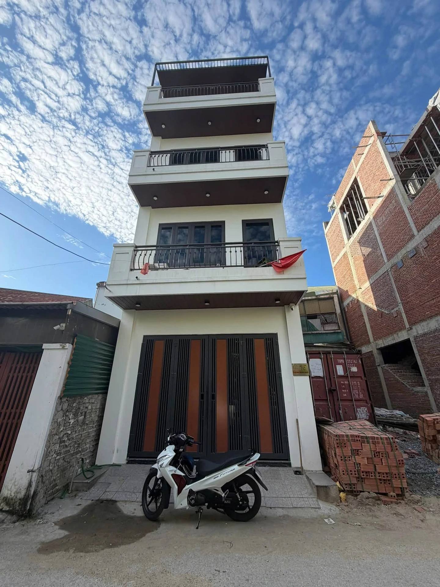 Bán nhà đất kinh doanh 54m² mặt đường Trịnh Hoài Đức - Ảnh 1