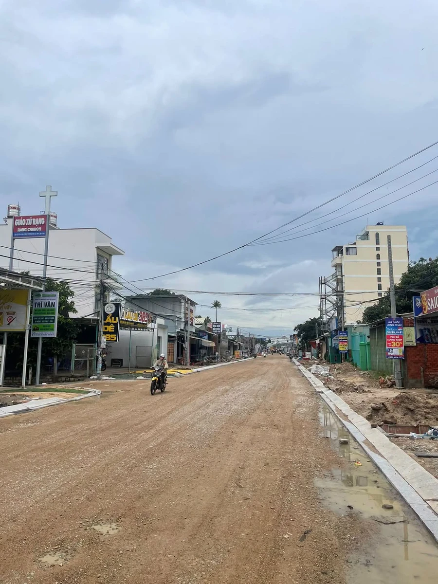 Bán đất mặt tiền Nguyễn Đình Chiểu 200m2, Mũi Né, Phan Thiết - Ảnh 1