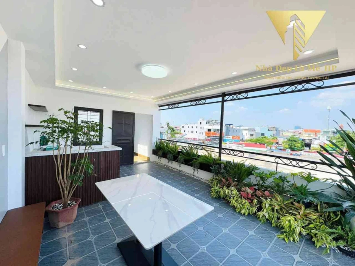 Bán nhà phố 4 tầng 50m² full nội thất, sân BBQ, hơn 5 tỷ, Quận 1 - Ảnh 1