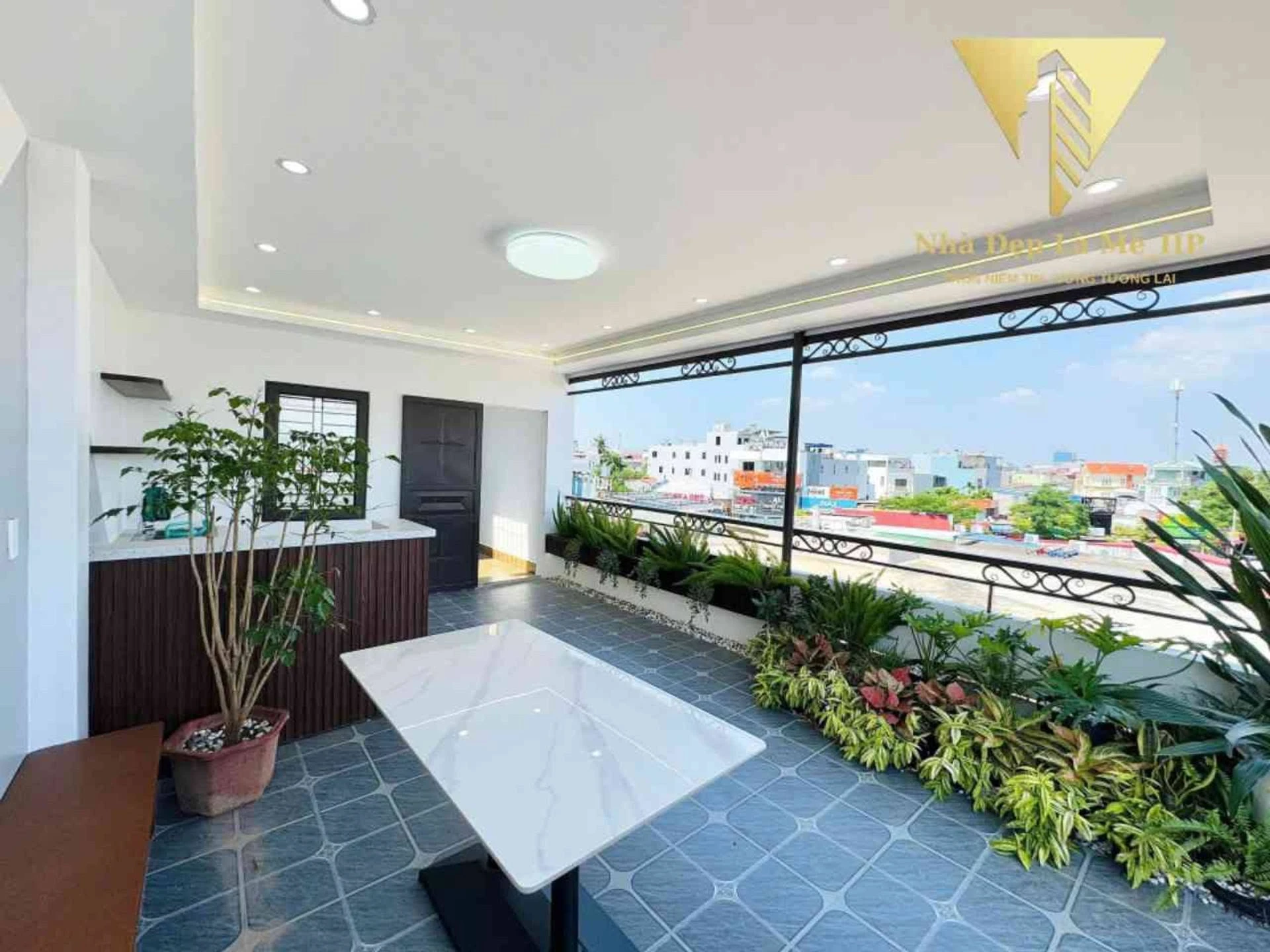 Bán nhà phố 4 tầng 50m² full nội thất, sân BBQ, hơn 5 tỷ, Quận 1 - Ảnh 1