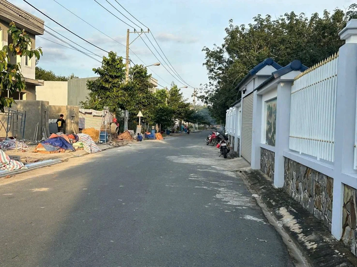 Bán nhà 1 trệt 1 lầu 80,4m2, 3PN, sổ riêng, phường Long Nguyên, giá 1,55 tỷ - Ảnh thu nhỏ 2