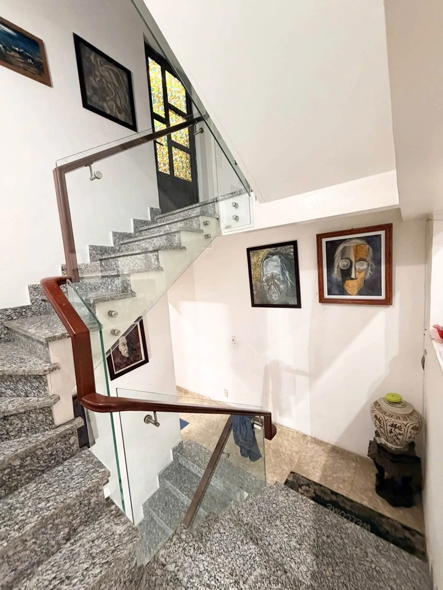Bán nhà mặt phố Lê Thánh Tông 100m², 4 PN, 3,5 tầng, 10,5 tỷ - Ảnh thu nhỏ 3
