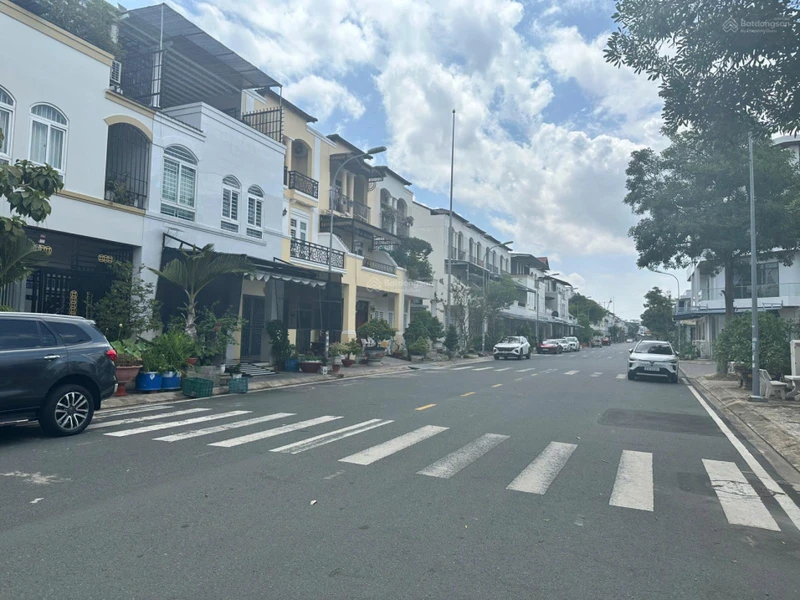 Nổi bật! 01 căn Shophouse liền kề Nhà Hát AG. View sông thoáng mát - KĐT Tây Sông Hậu