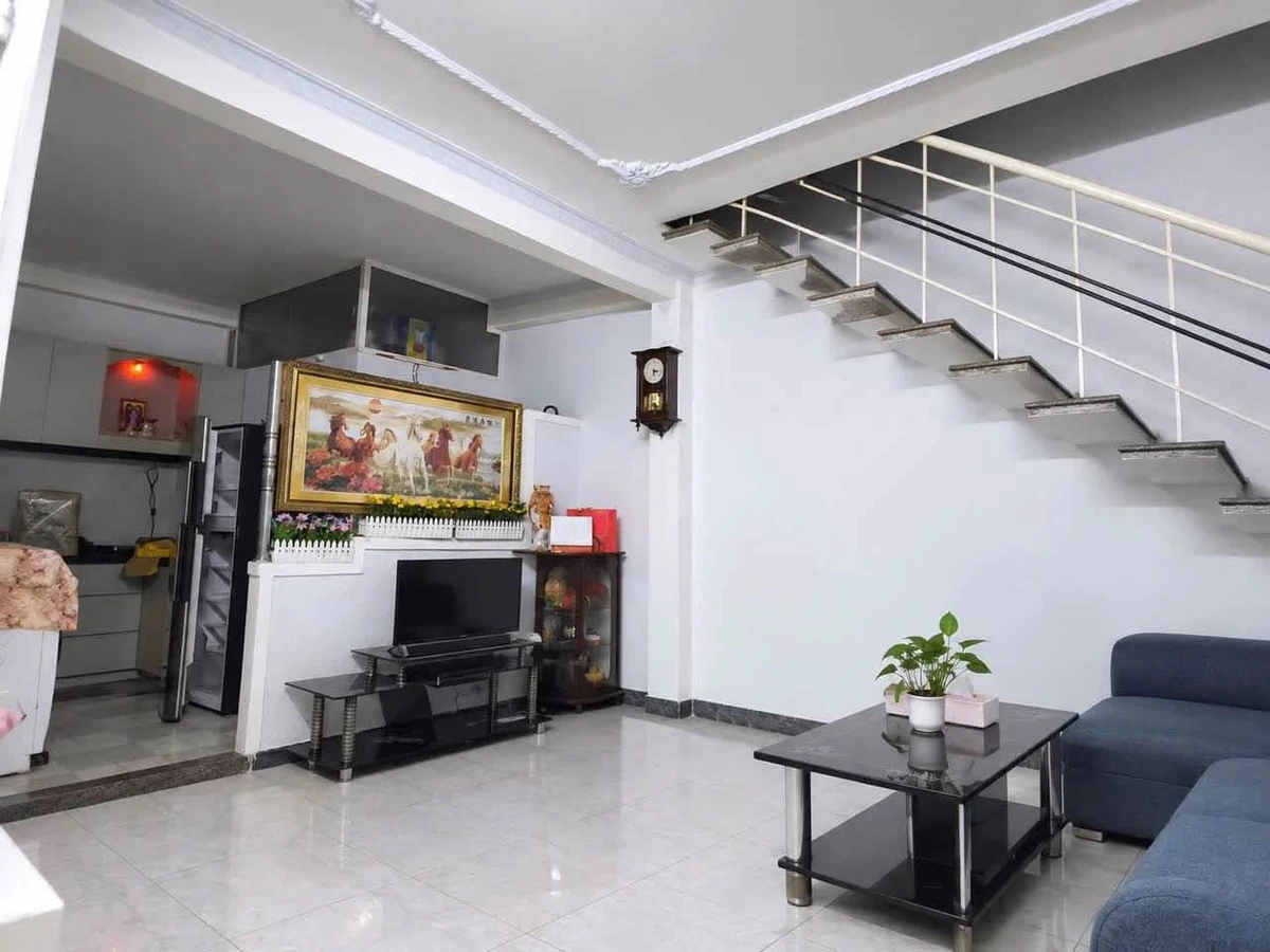 Nhà bán 2 tầng 2PN 60m² mặt tiền Đống Đa 2.1 tỷ - Ảnh 1
