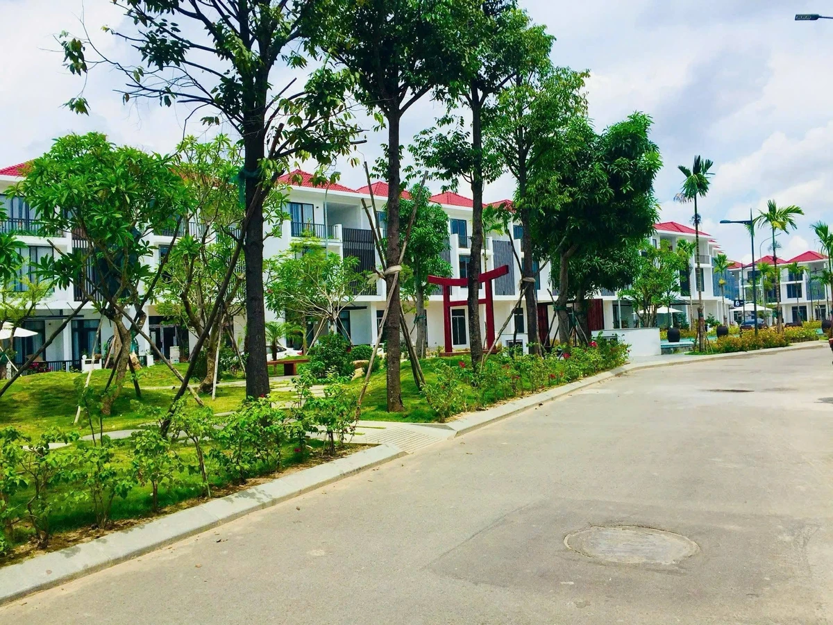 Bán nhà 3 tầng 4 PN 248m² Royal Park, đầy đủ nội thất - Ảnh 1