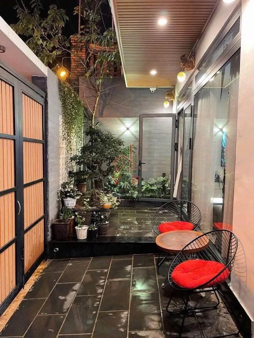 Bán biệt thự hẻm ô tô lớn 108m² Trần Hưng Đạo - Ảnh 1
