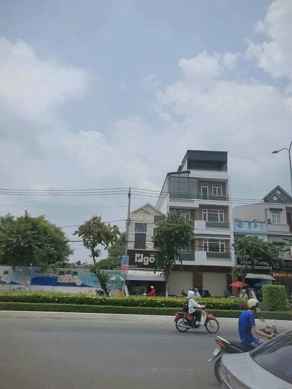 Bán nhà lầu 2 mặt tiền Nguyễn Văn Cừu, Cần Thơ, 101m2, 15 tỷ