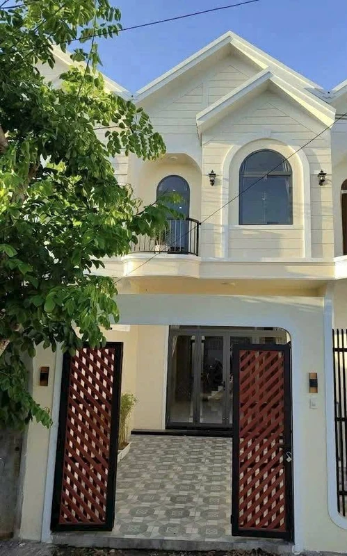 Bán nhà 1 trệt 1 lầu 5x20m, 3 phòng ngủ, KĐT Hoàng Phát, Bạc Liêu, giá 1,99 tỷ