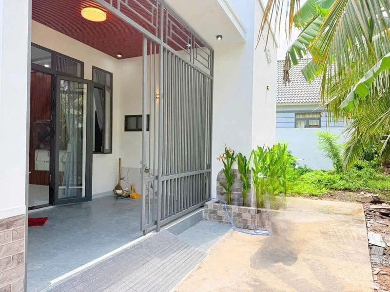 Bán nhà mới hoàn thiện 87m2 giá 1 tỷ 190 triệu tại Phường 6, Bến Tre