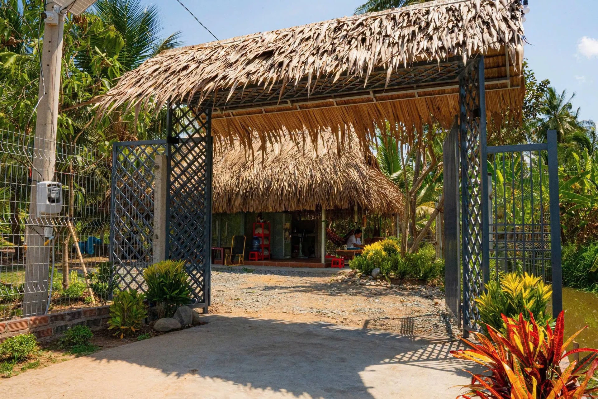 Bán nhà mặt tiền 330m2 gần Chung cư Giao Long, 860 triệu - Ảnh 1