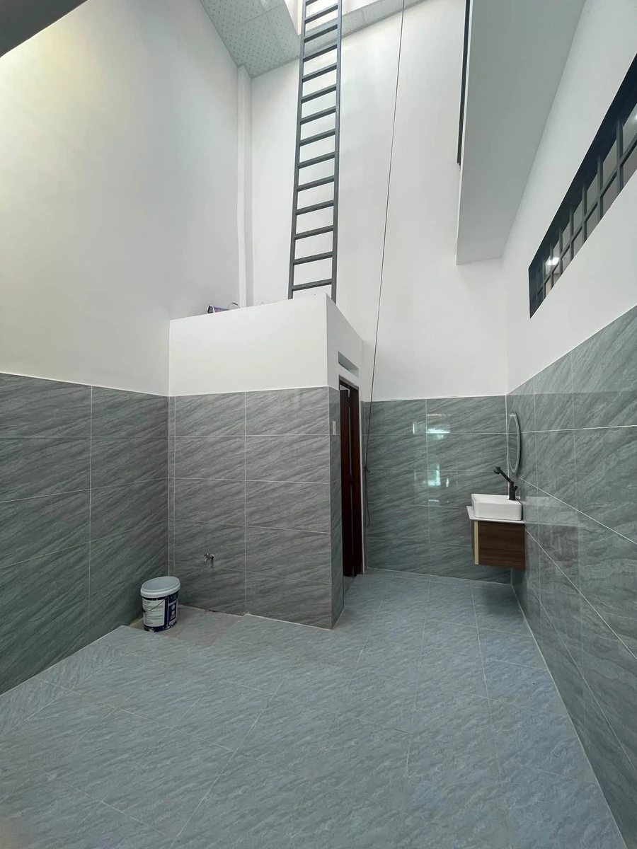 Bán nhà 2 tầng 6.8x20m, 6PN 2WC, Bình Tân, 8 tỷ - Ảnh thu nhỏ 4