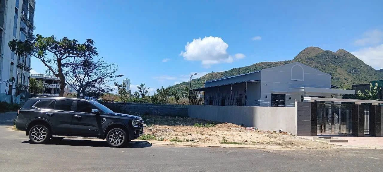 Bán đất lô VIP góc 2 mặt tiền Tế Hạnh Nha Trang 303.9m2 - Ảnh 1