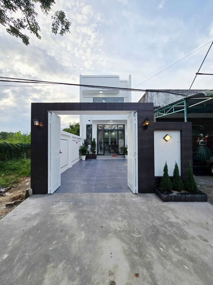 Bán nhà mặt tiền Nguyễn Văn Linh 80m² 3PN - 2,39 tỷ - Ảnh 1