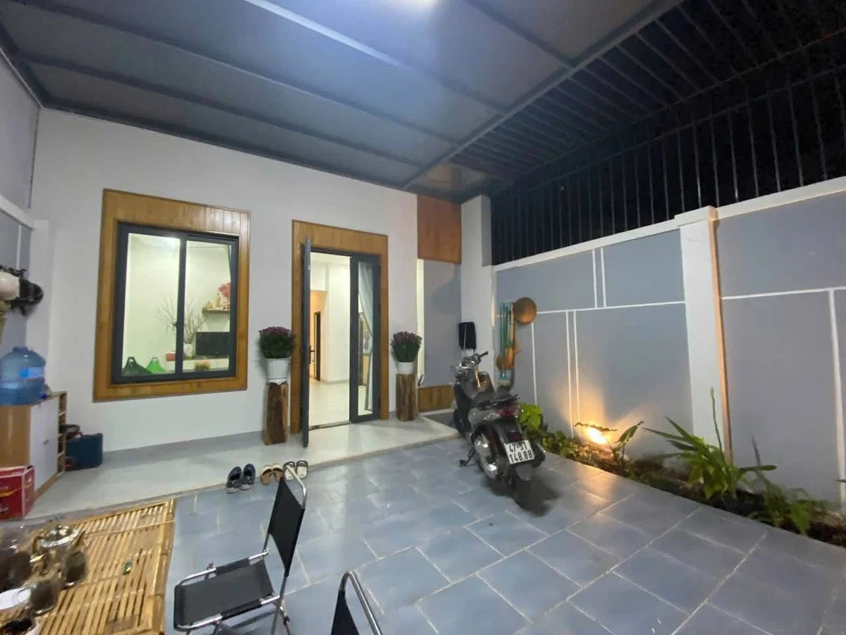 Cho thuê nhà nguyên căn 6x20m, 3PN, full nội thất, Quận 12 - Ảnh 1