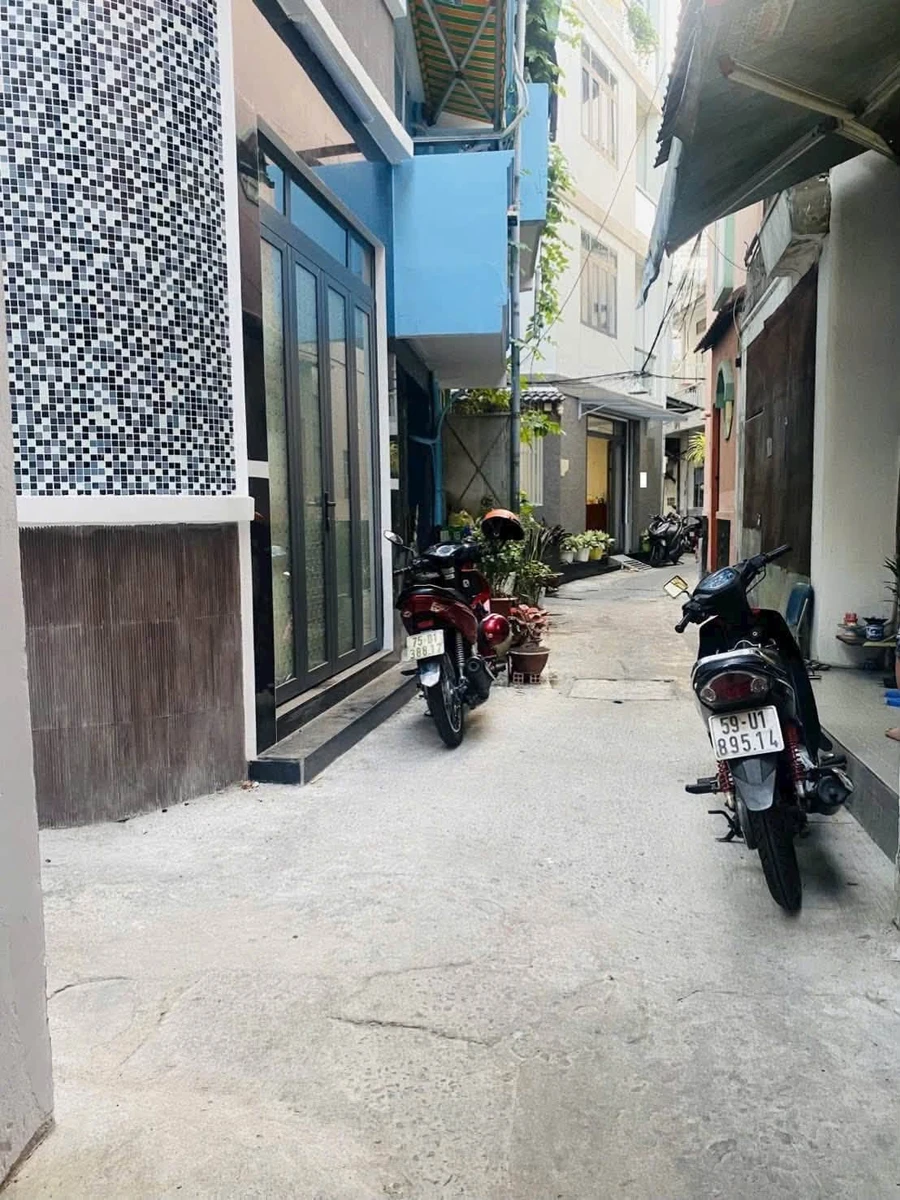 Bán nhà phố 4PN lô góc 3 mặt hẻm, 26m² Quận 10 - Ảnh 1