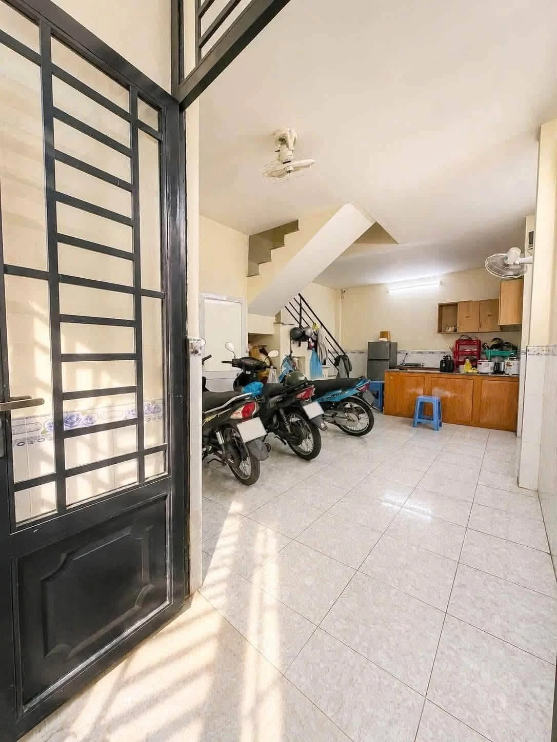 Bán nhà phố CMT8, Quận 10, 42m² x 4 tầng, 5 phòng ngủ, 4 tỷ - Ảnh 1