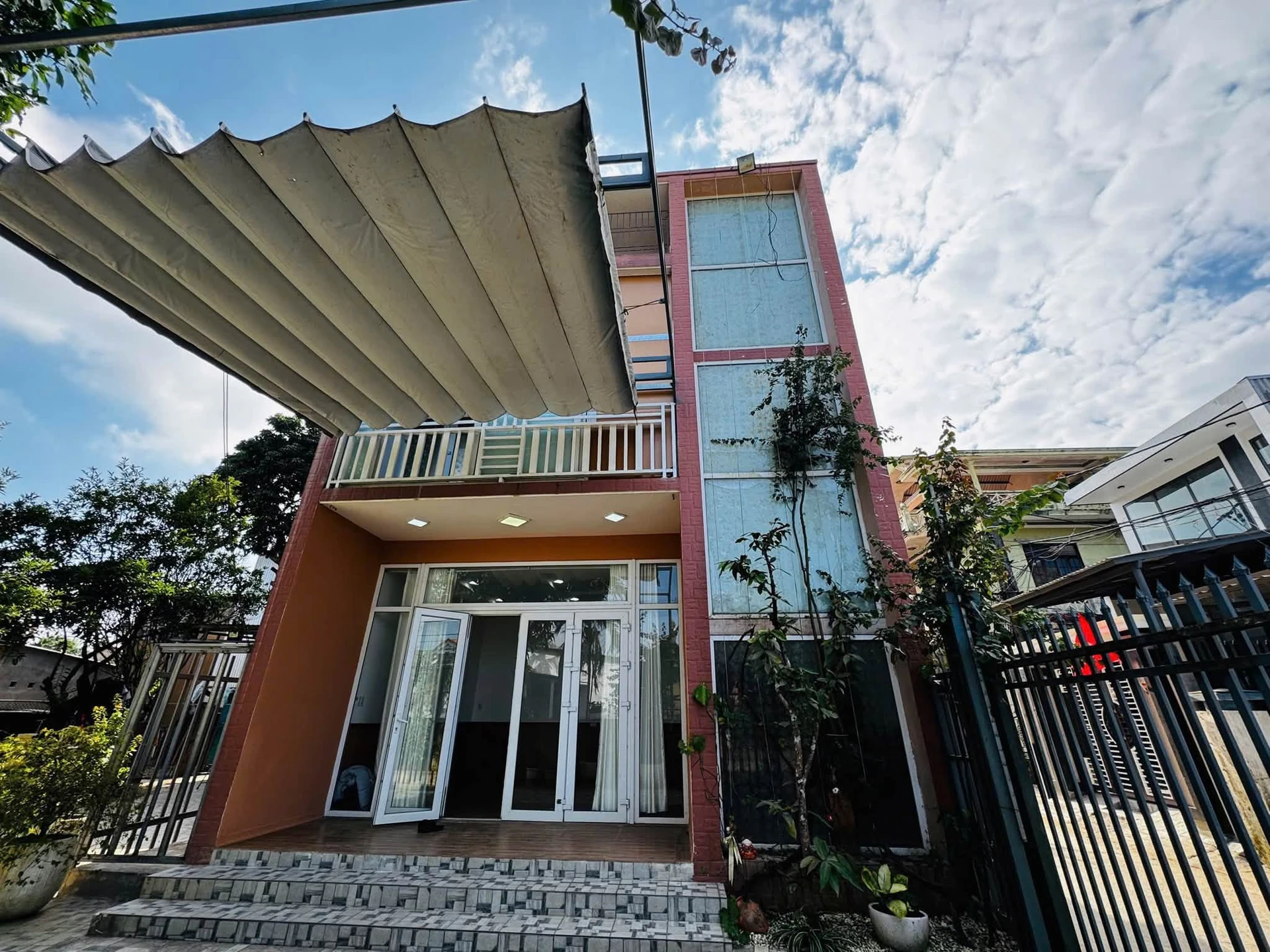 Bán nhà 3 tầng kiệt ô tô đường Lý Nam Đế, gần cầu An Hòa, TP Huế, 100m2, 2,59 tỷ - Ảnh 1
