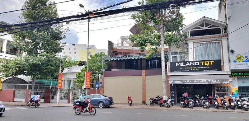 Cho thuê nhà 3 tầng mặt tiền Yersin, 223m2, Nha Trang, 100 triệu/tháng