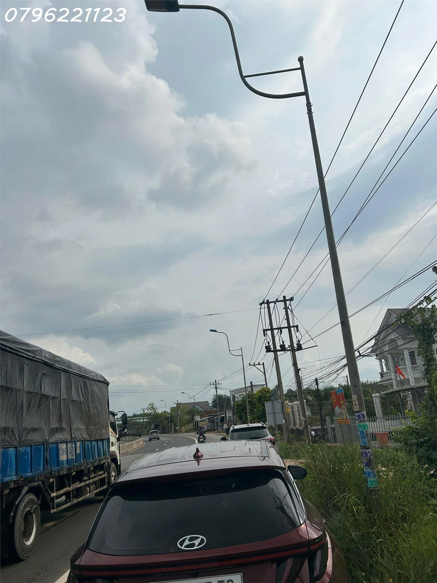 Bán đất đẹp tại Nguyễn Văn Thành, Chánh Phú Hoà, 14 tỷ VND, 600 m2, sẵn nhà ba gian có hồ - Ảnh 1