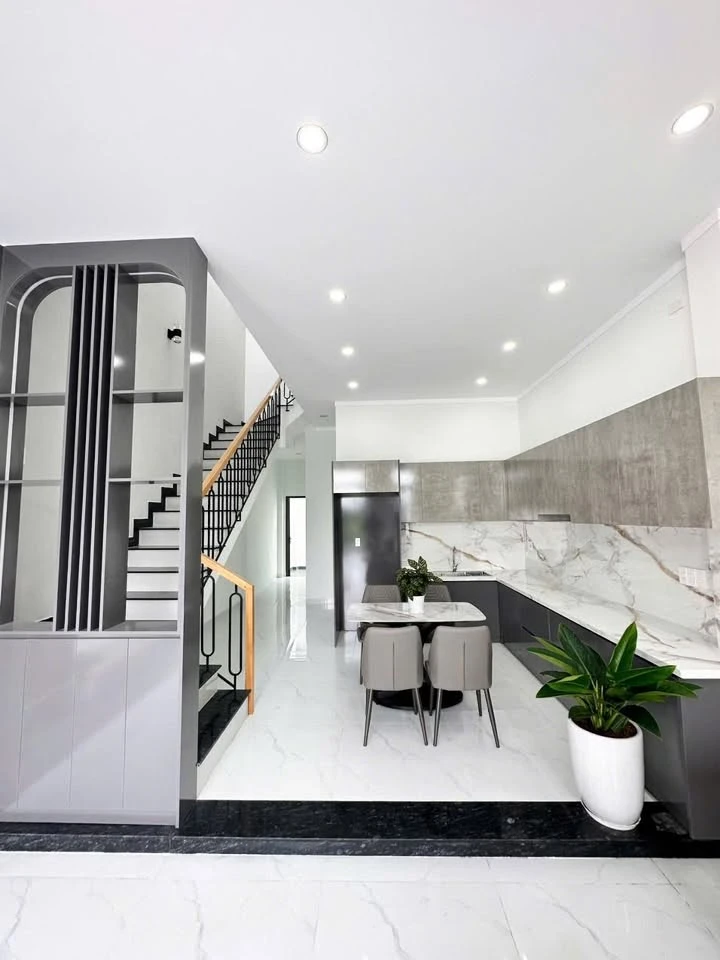 Bán nhà phố 3PN 100m2 gần Đồng Khởi Quận 1 - Ảnh thu nhỏ 4