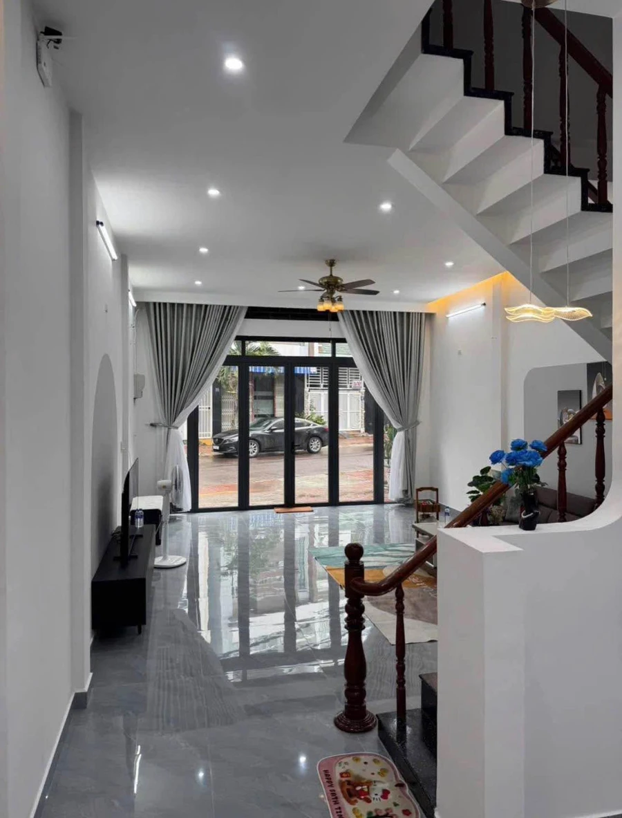 Bán nhà 3 tầng mặt tiền Nha Trang 71m2, giá 7.7 tỉ - Ảnh 1