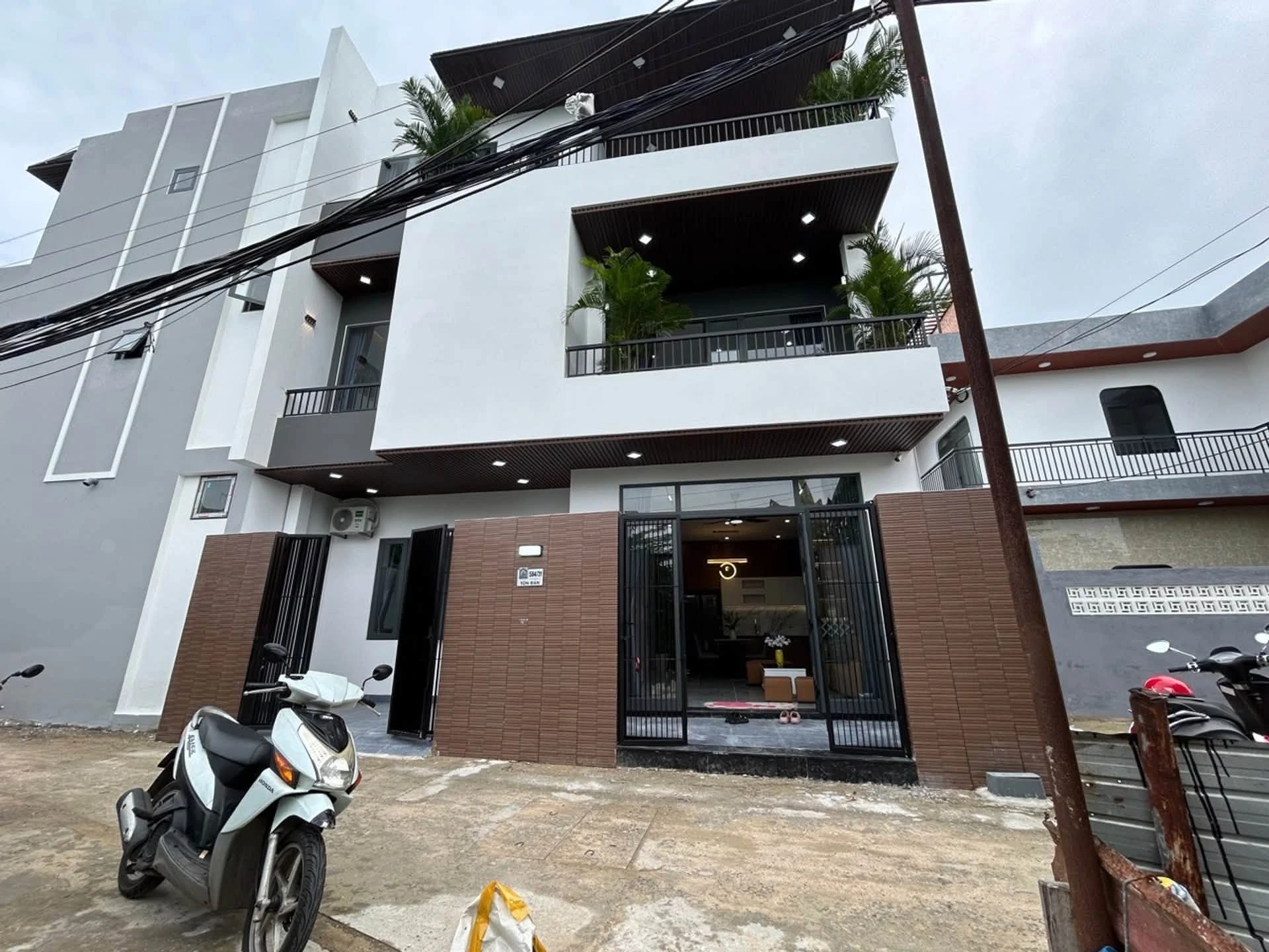 Bán nhà 3 tầng 87m2 kiệt ôtô Tôn Đản nội thất full - Ảnh 1