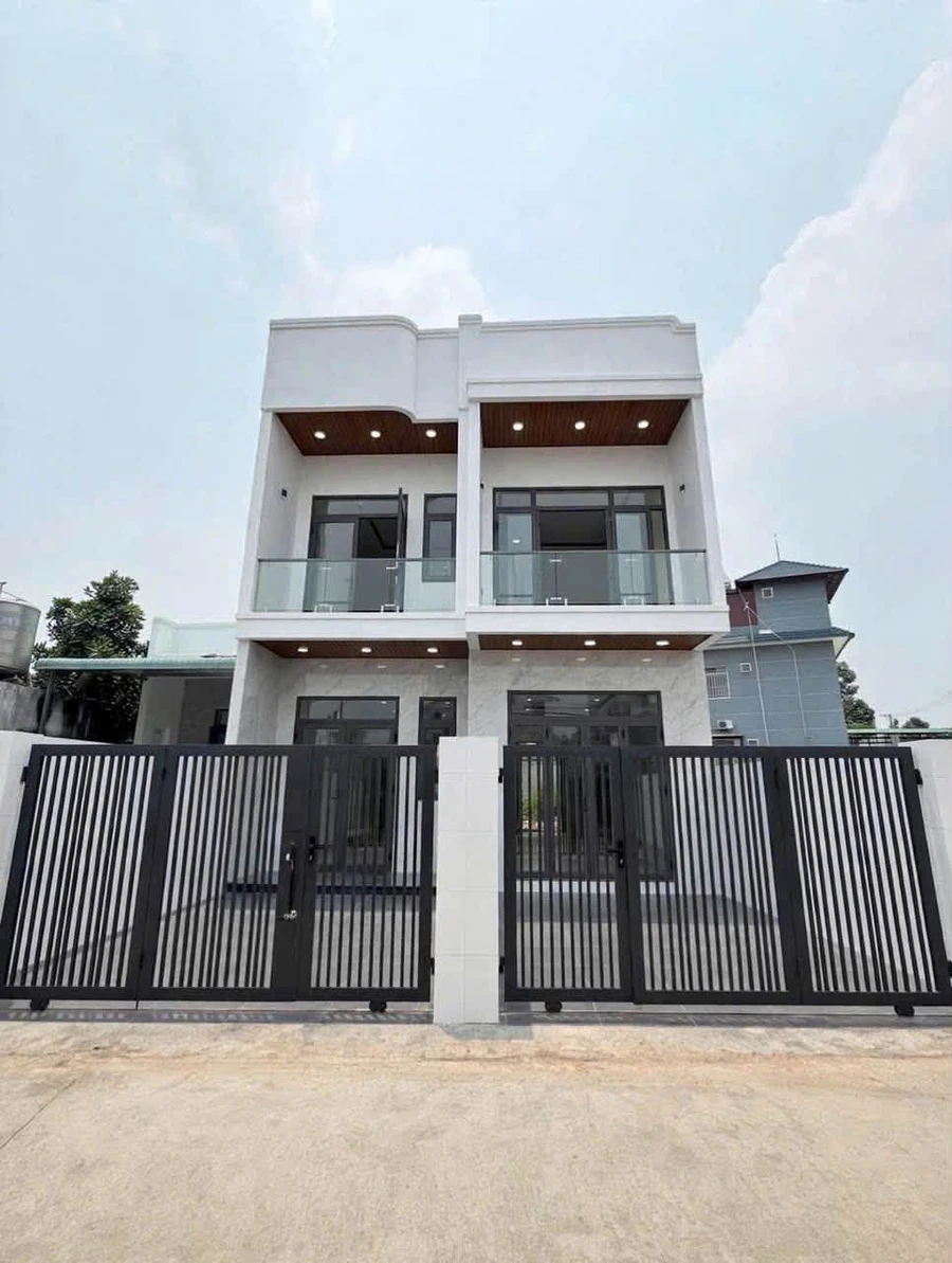 Nhà bán 1 trệt 1 lầu 3PN 60m² Định Hoà, Bình Dương - Ảnh 1