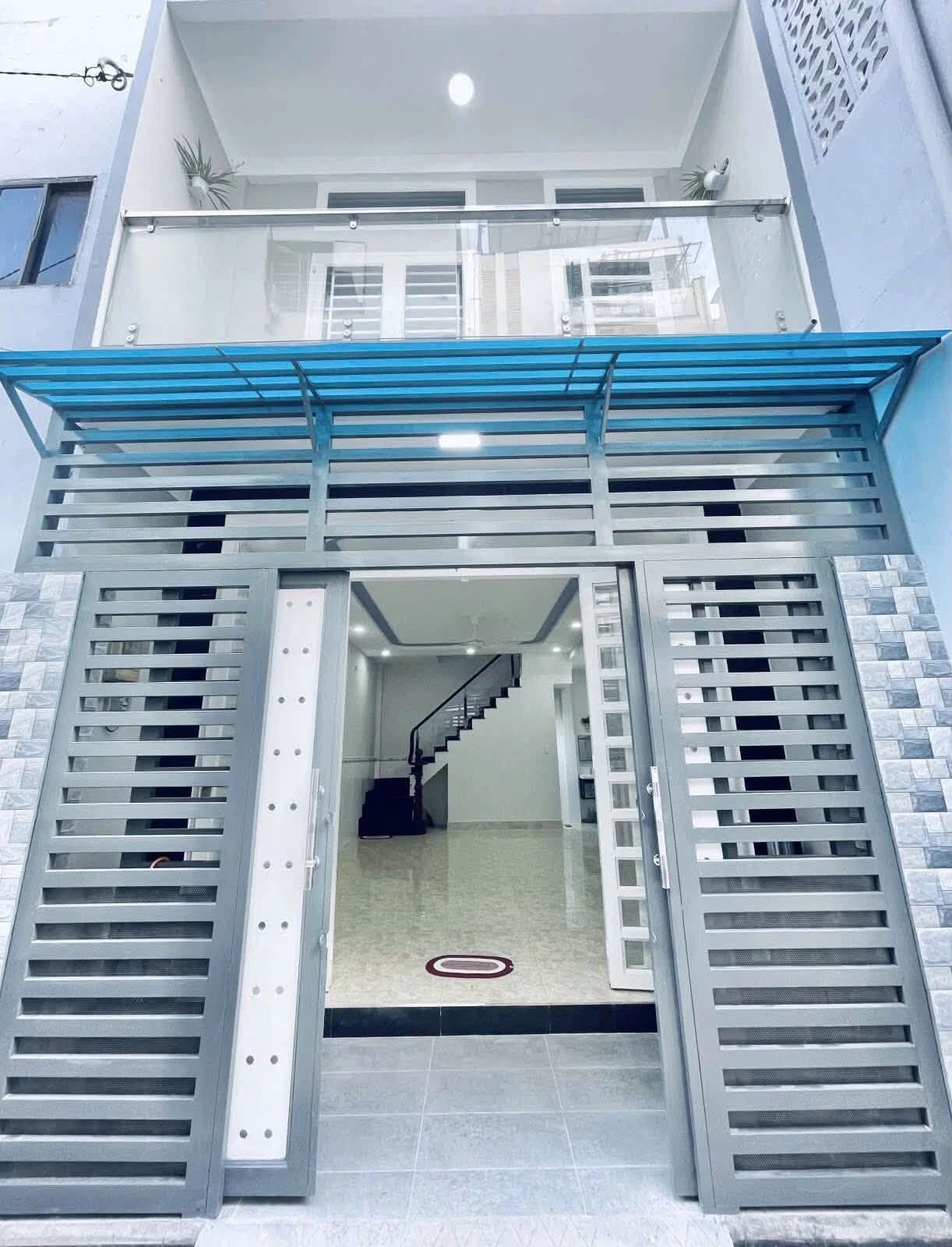 Bán nhà hẻm 42m2 trệt lầu 2PN 2WC sau lưng mặt tiền Trần Văn Quang, Tân Bình - Ảnh 1