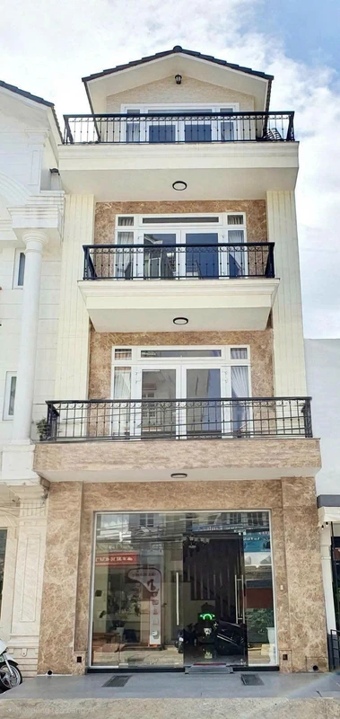Bán khách sạn 7 tầng, 420 m², mặt tiền Nguyễn Văn Trỗi, Đà Lạt, 22.2 tỷ
