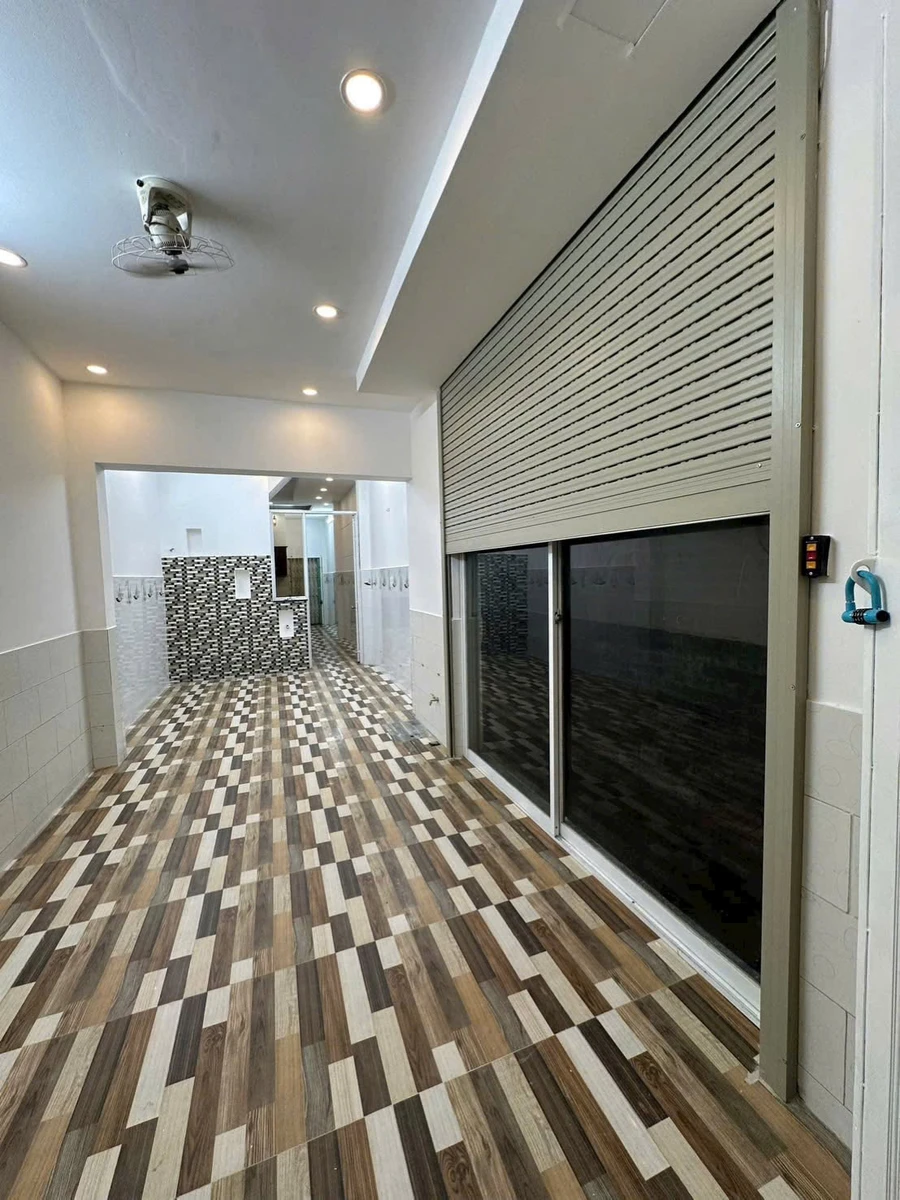 Bán nhà 2 tầng mặt tiền kinh doanh góc chợ, 45m², 2PN, Quận 8 - Ảnh thu nhỏ 3