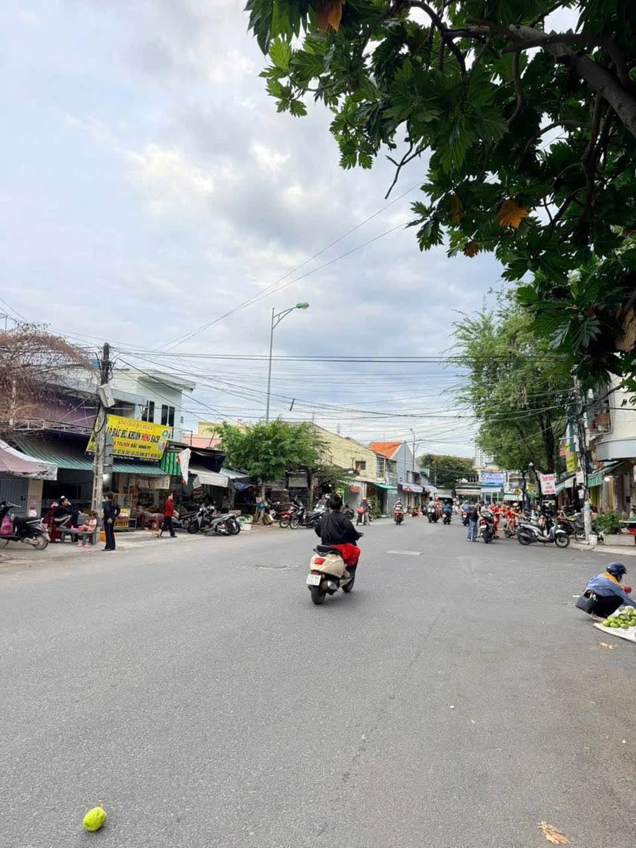 Nhà phố 3 tầng mặt tiền Lý Nam Đế, Nha Trang, 161.6m² - Ảnh thu nhỏ 2