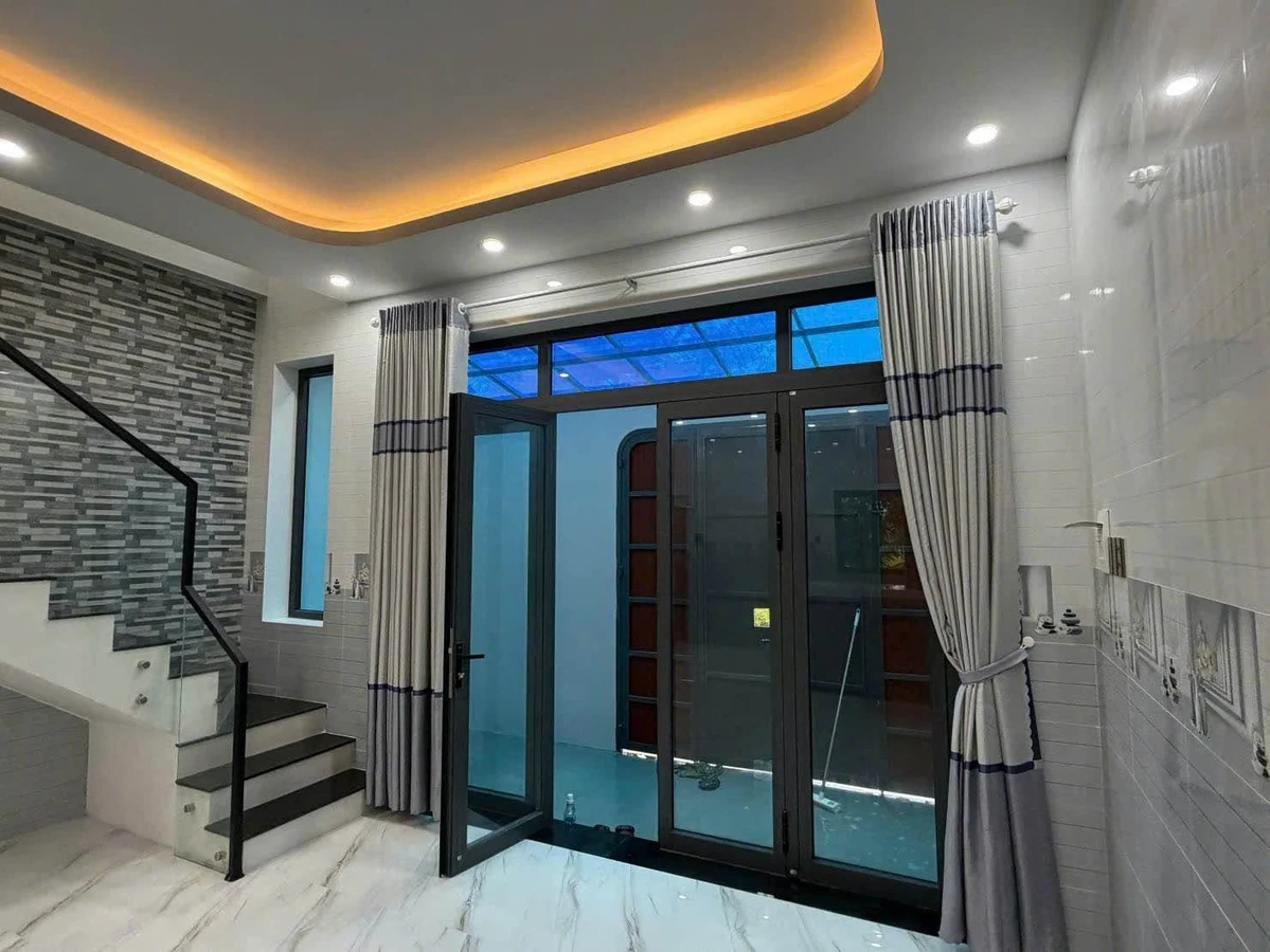 Bán nhà 1 trệt 1 lầu 2 phòng ngủ 50m2 khu dân cư sau sân vận động, Phường Long Châu, Vĩnh Long - Ảnh thu nhỏ 2