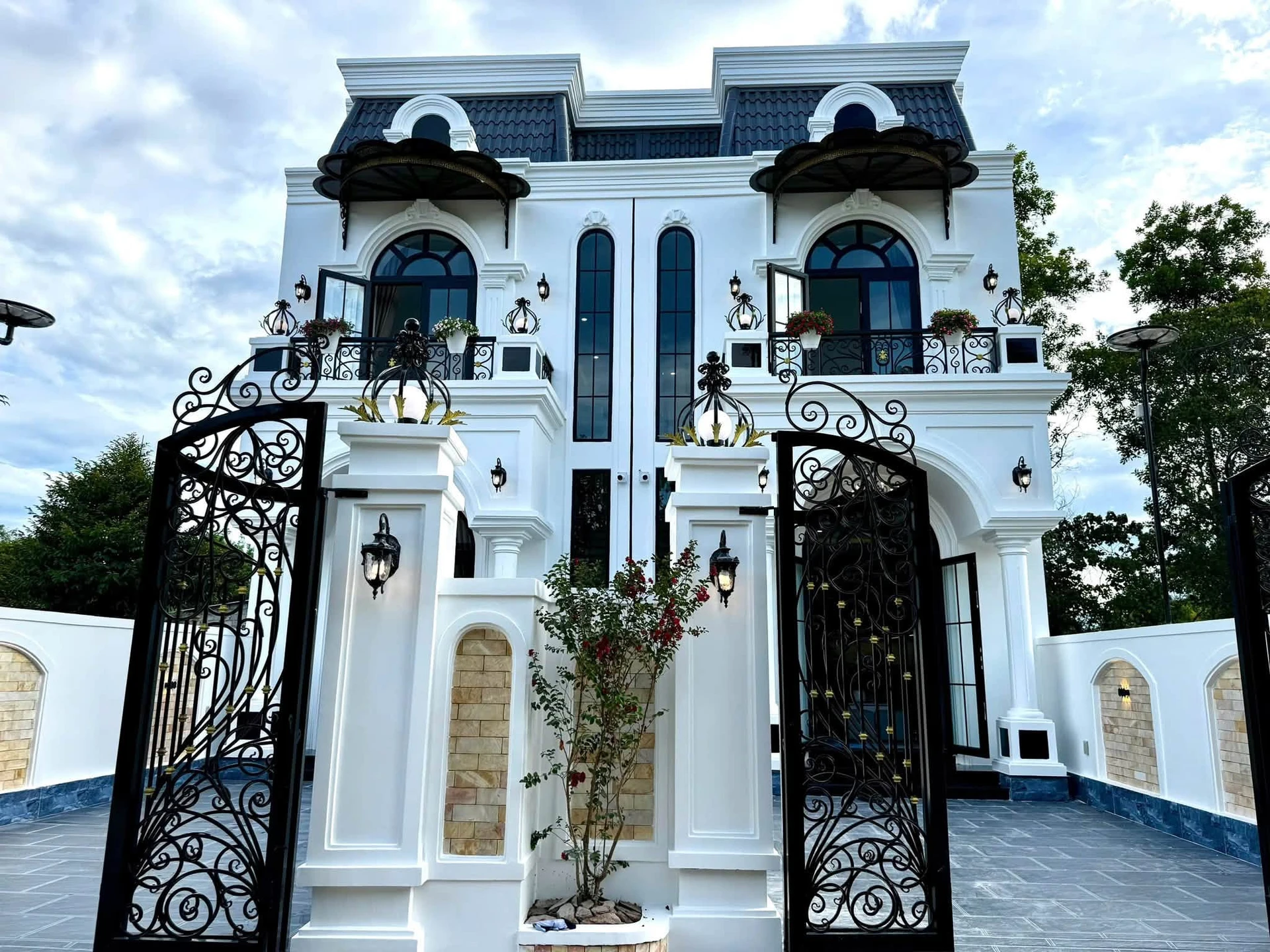 Bán villa 2 tầng 130m² nội thất Huế - Ảnh 1