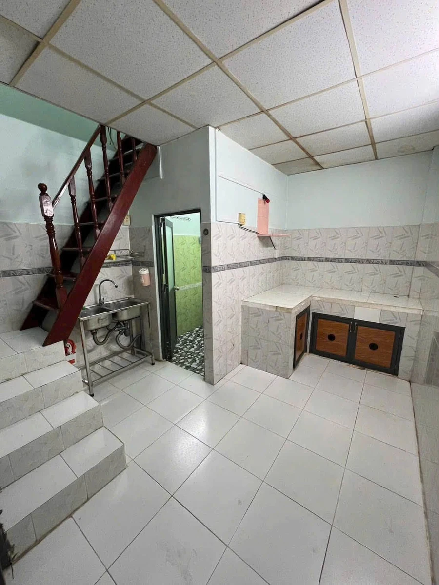 Bán nhà hẻm 5m đường Chiến Lược, 2 tầng, 2PN 2WC, giá 3,3 tỷ, Bình Tân - Ảnh thu nhỏ 3