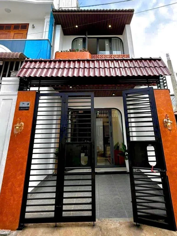 Bán nhà 3PN 4WC mới xây, hẻm Y Moan, Buôn Ma Thuột, full nội thất