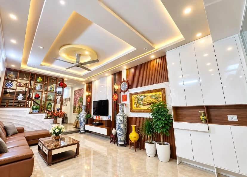 Bán nhà mặt phố Hoàng Ngọc Phách 76m² 4 tầng, 8,3 tỷ - Ảnh thu nhỏ 2