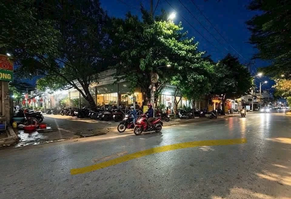 Bán nhà mặt tiền góc 200m² 9 tỷ Kênh 26/3 Bình Tân - Ảnh thu nhỏ 2