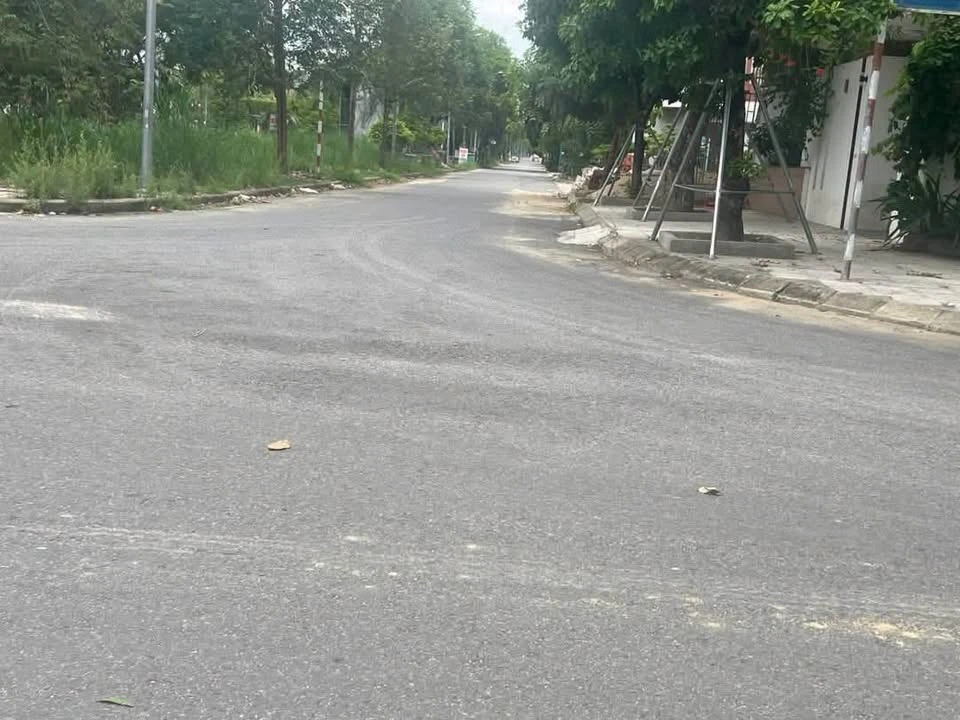 Bán lô đất mặt tiền Trương Hán 100m2 Quảng Ngãi giá 2,55 tỷ - Ảnh thu nhỏ 2