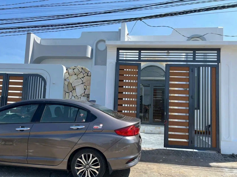 Bán nhà C4 mới full nội thất 102m2, 3 phòng ngủ tại Phong Nẫm, Phan Thiết