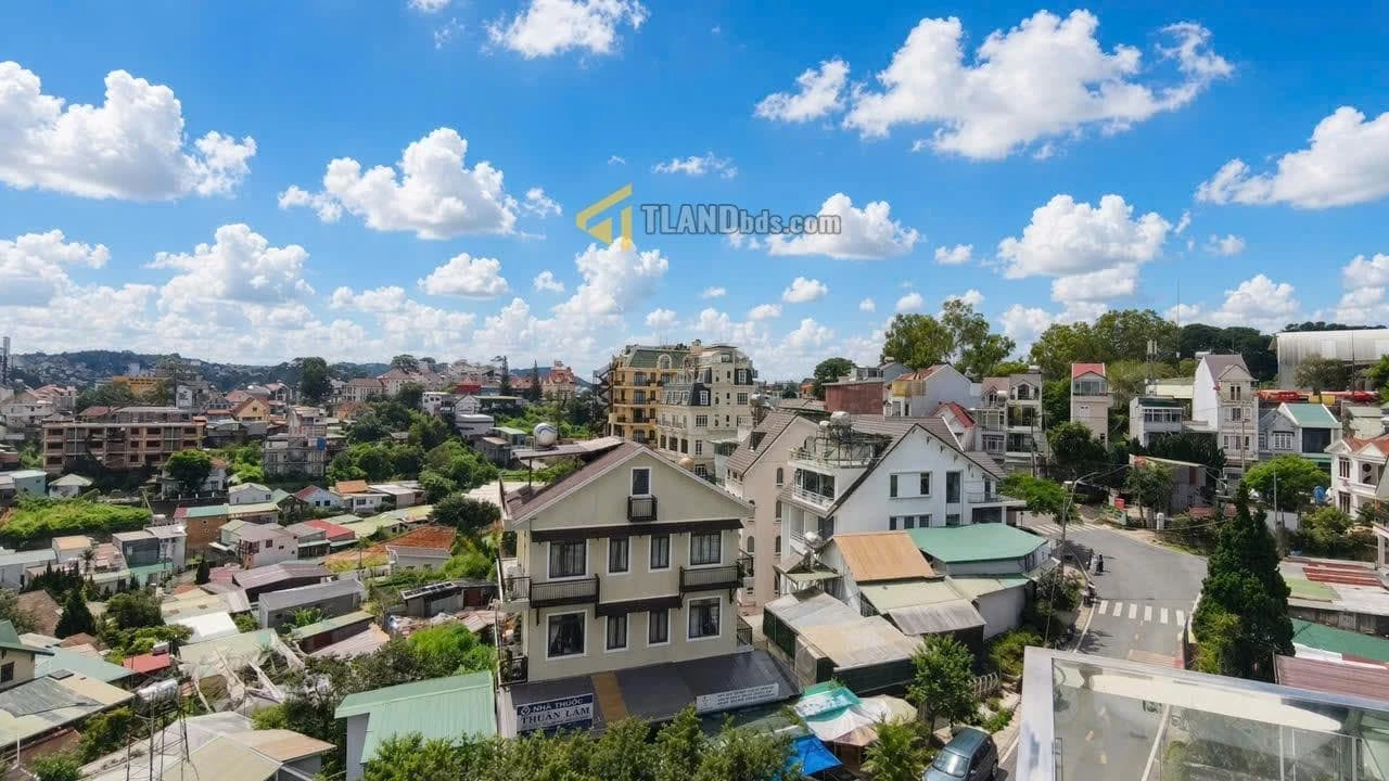 Bán nhà 2 mặt tiền 11 phòng, có thang máy ở Đà Lạt - 10,7 tỷ - Ảnh 1