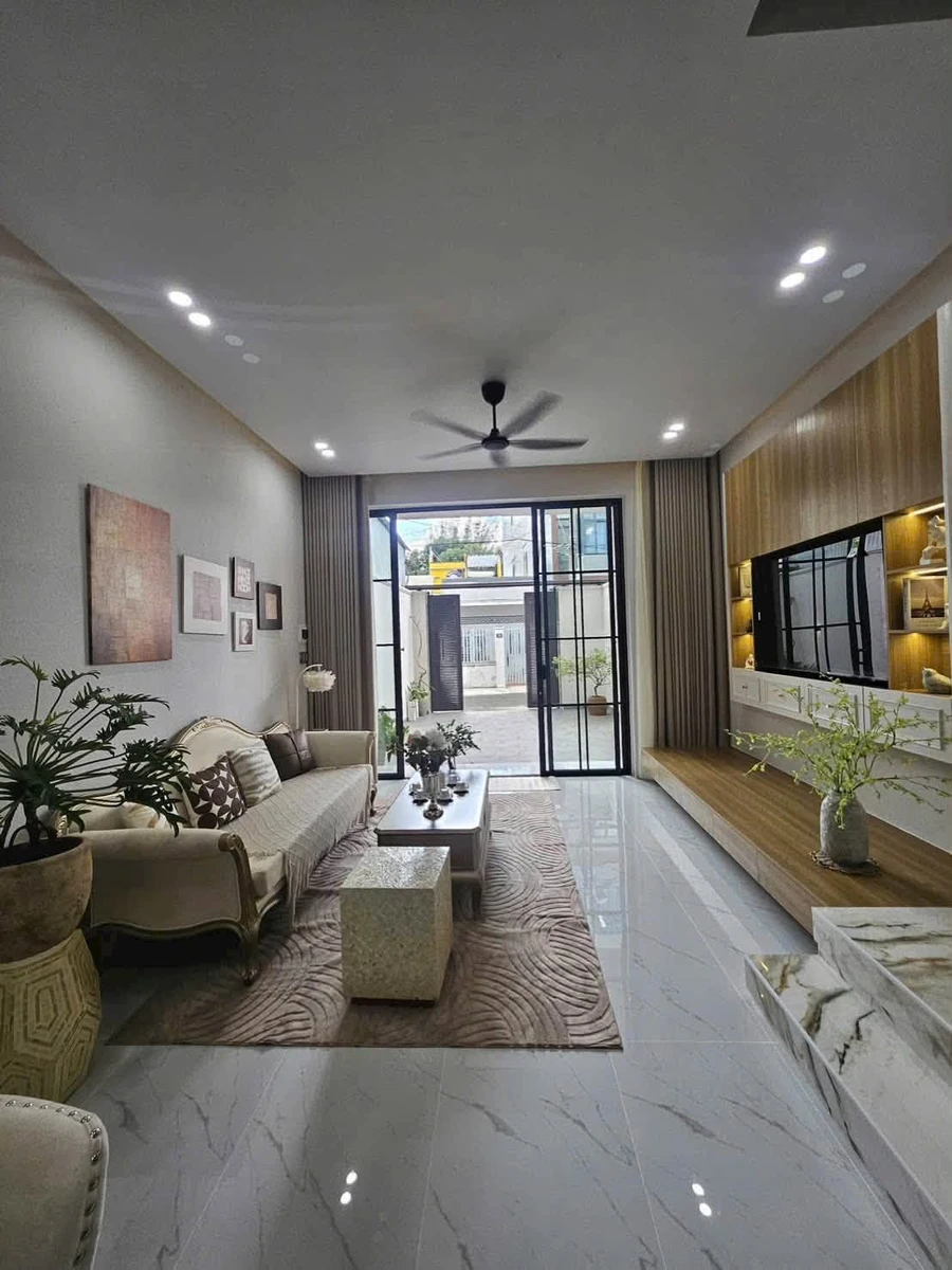 Bán nhà mặt tiền nội thất full 4 phòng ngủ Xuân Diệu, 8,39 tỷ - Ảnh thu nhỏ 3