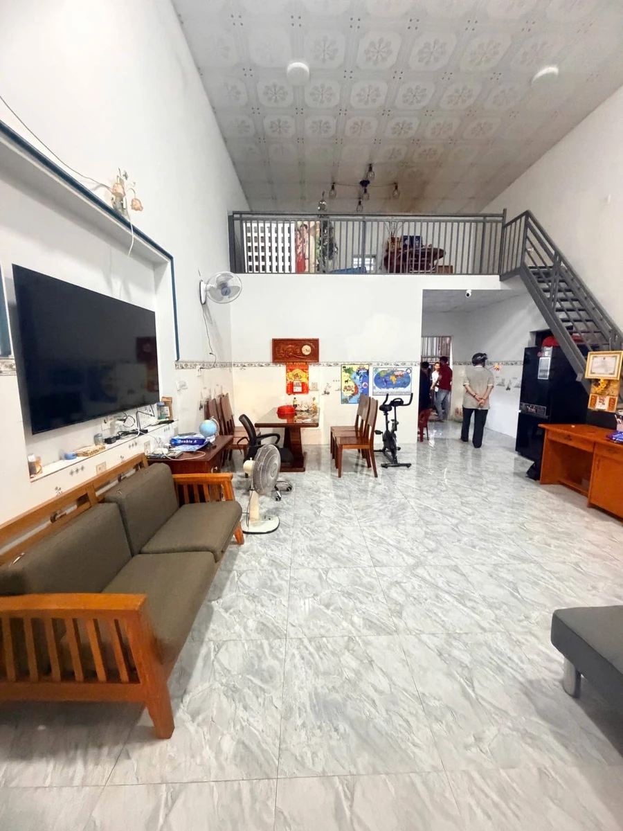 Bán nhà 2PN, 50m², trục chính Trạm Y Tế Tân Xuân, 1 tỷ 250 triệu - Ảnh 1