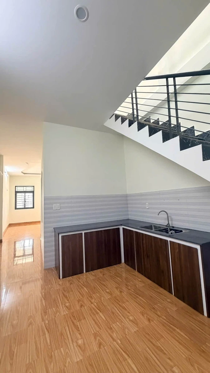 Bán nhà 1 mê hẻm 415 Hùng Vương, Buôn Ma Thuột, 60m², 2PN, giá 1,95 tỷ - Ảnh 1