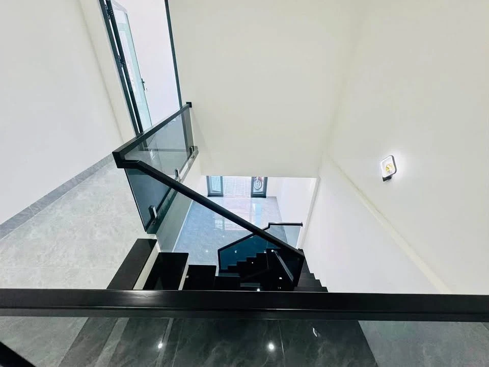 Bán nhà 3 tầng 68m2 Nguyễn Công Phương, Quảng Ngãi 1 tỷ 700 triệu - Ảnh thu nhỏ 4