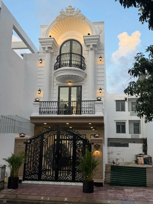 Bán nhà 3 tầng 3 PN 100m2 Nha Trang 10,4 tỷ
