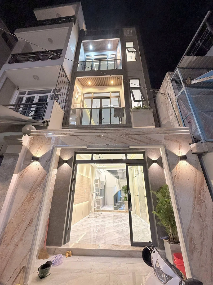 Bán nhà Quận 4 40m² 3 phòng ngủ 8,8 tỷ - Ảnh 1