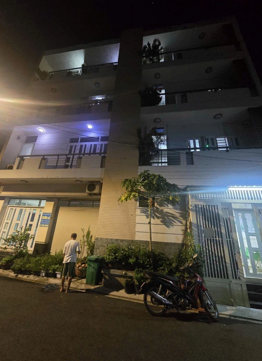 Bán nhà 4 tầng 90m2 mặt tiền Đỗ Hành Quận 12, giá 7,7 tỷ - Ảnh thu nhỏ 2