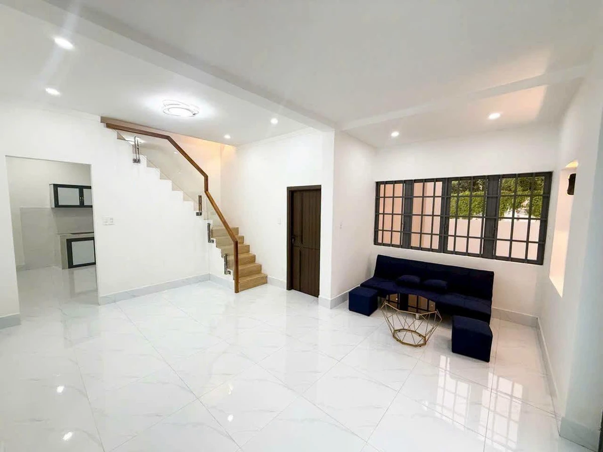 Bán nhà 1 trệt 1 lầu 76m2 giá 2,8 tỷ gần KDL Bửu Long, Phường Trấn Biên, Đồng Nai - Ảnh thu nhỏ 2