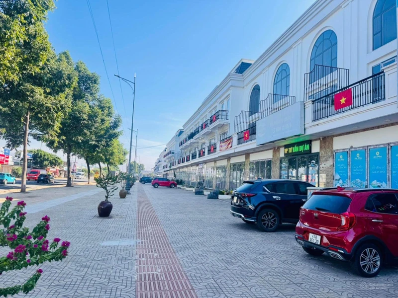 Nhà phố mặt tiền 30m 5x20m 3 tầng chỉ 6 tỷ *** ngay trường Hoàng Việt KĐT Ân Phú